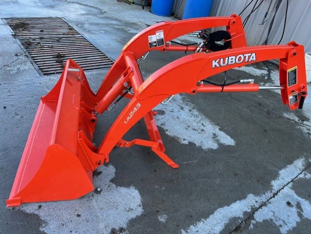 KUBOTA LA243A